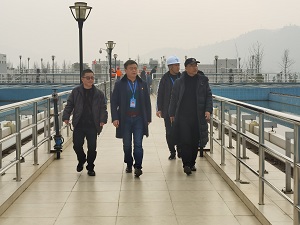 市國(guó)資委領(lǐng)導(dǎo)到清源水務(wù)集團(tuán)慰問(wèn)優(yōu)秀人才、困難黨員并開(kāi)展節(jié)前安全檢查