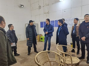 市國(guó)資委領(lǐng)導(dǎo)到清源水務(wù)集團(tuán)慰問(wèn)優(yōu)秀人才、困難黨員并開(kāi)展節(jié)前安全檢查