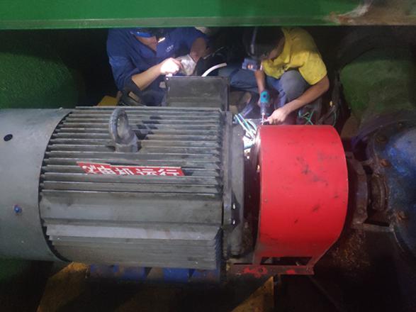 通宵奮戰(zhàn)，順利完成一水廠泵站電氣改造