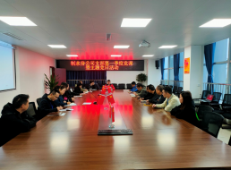 弘揚(yáng)雷鋒精神，在平凡中成就不平凡